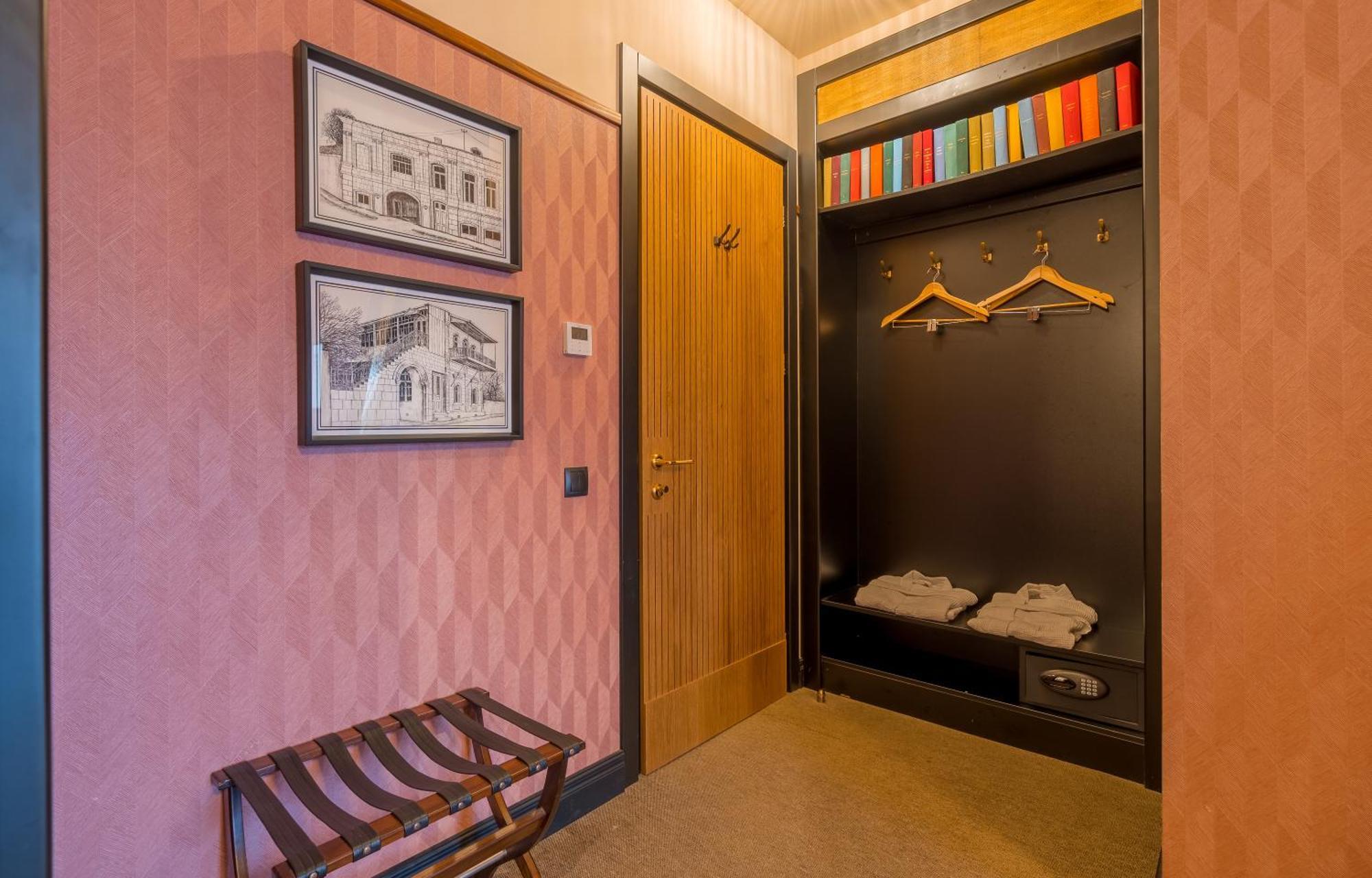 Communal Hotel Kutaisi Eksteriør billede